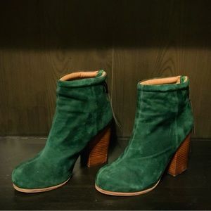 Jeffrey Campbell Rumble bootie forest green suede size 9